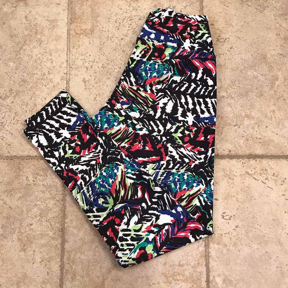 Liquido Yoga Cropped Leggings - Picture 2 of 2